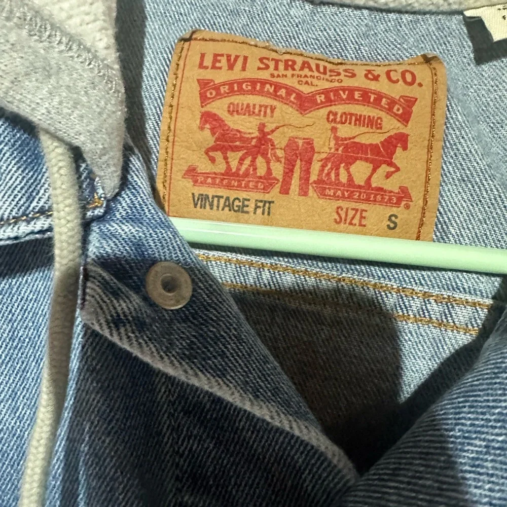 Levi's Hybrid Hoodie Vintage Fit Trucker Jacket - Picture 6 of 11